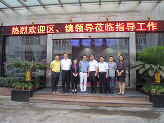 番禺区区长何汝诚赴AG尊时凯龙集团考察指导